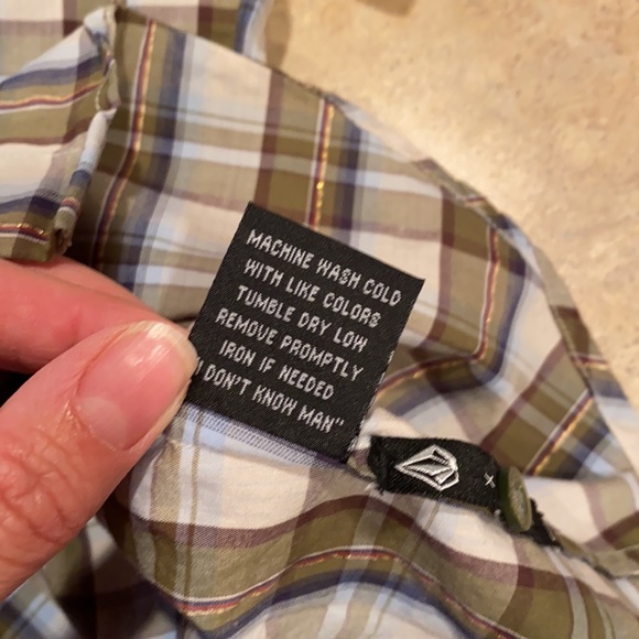 Men’s snap up Volcom shirt size small - Picture 6 of 7